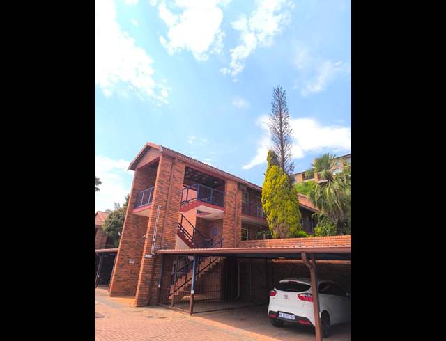 2 BEDROOM TOWNHOUSE FOR SALE IN WINDSOR EAST